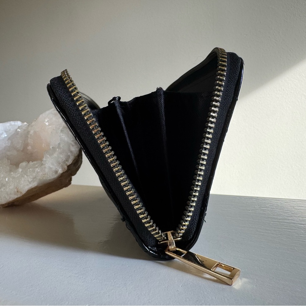 Source Unknown Glossy Black Quilted Wallet - Picture 2 of 6